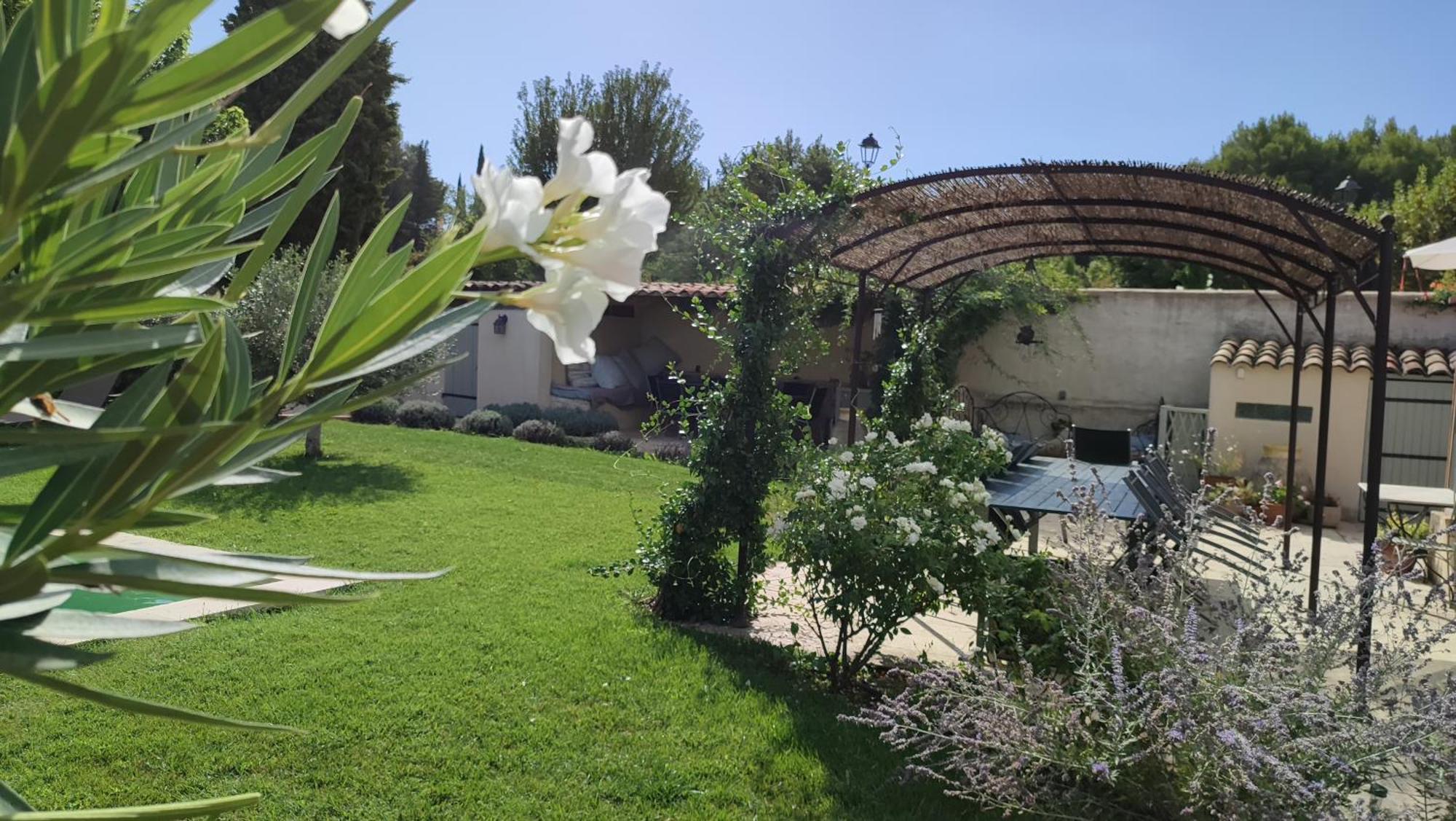 Le Chat Sur Le Toit Lourmarin Ngoại thất bức ảnh